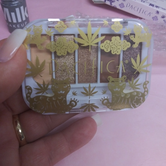 Clinique 5pc. Beauty bundle - Picture 9 of 13